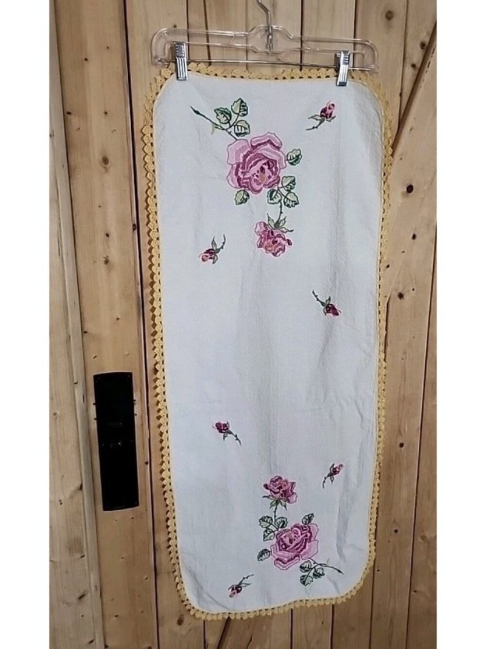 Vintage Hand Embroidered Crocheted‎ Edge Rose Floral Table Runner Dresser Scarf